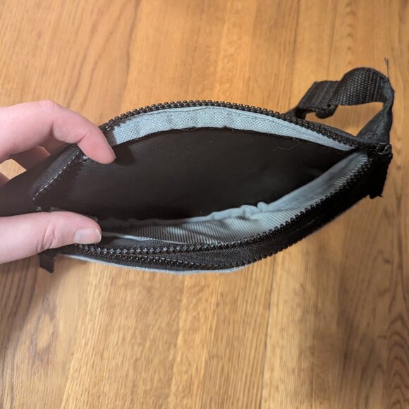 Small gray and black fanny pack - Picture 6 of 6